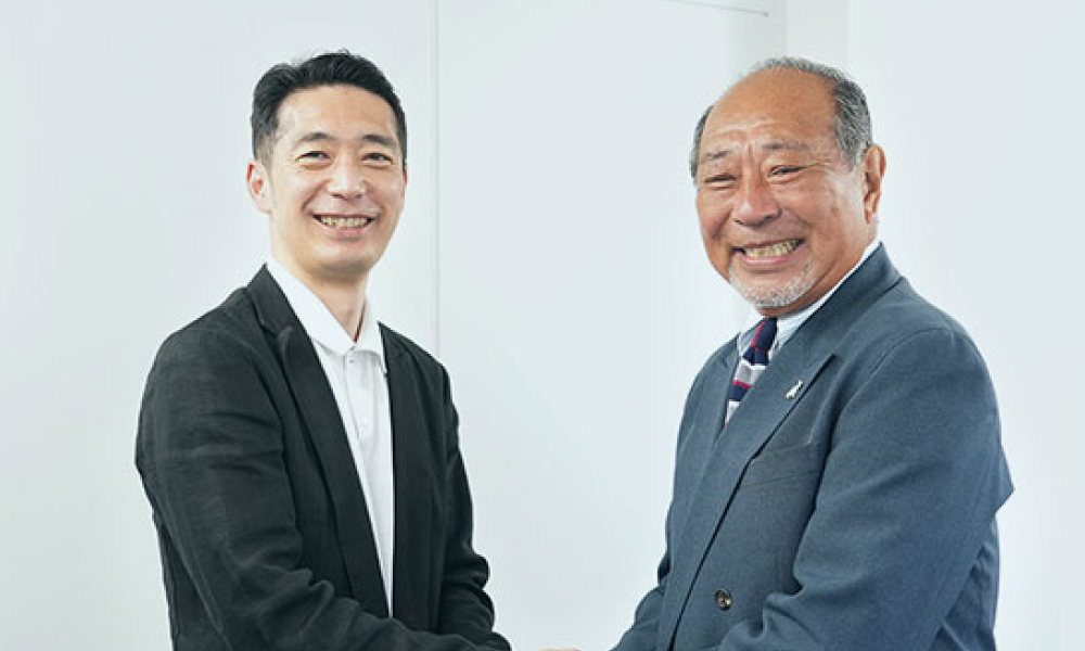 代表取締役会長 小関 直章氏(写真右)