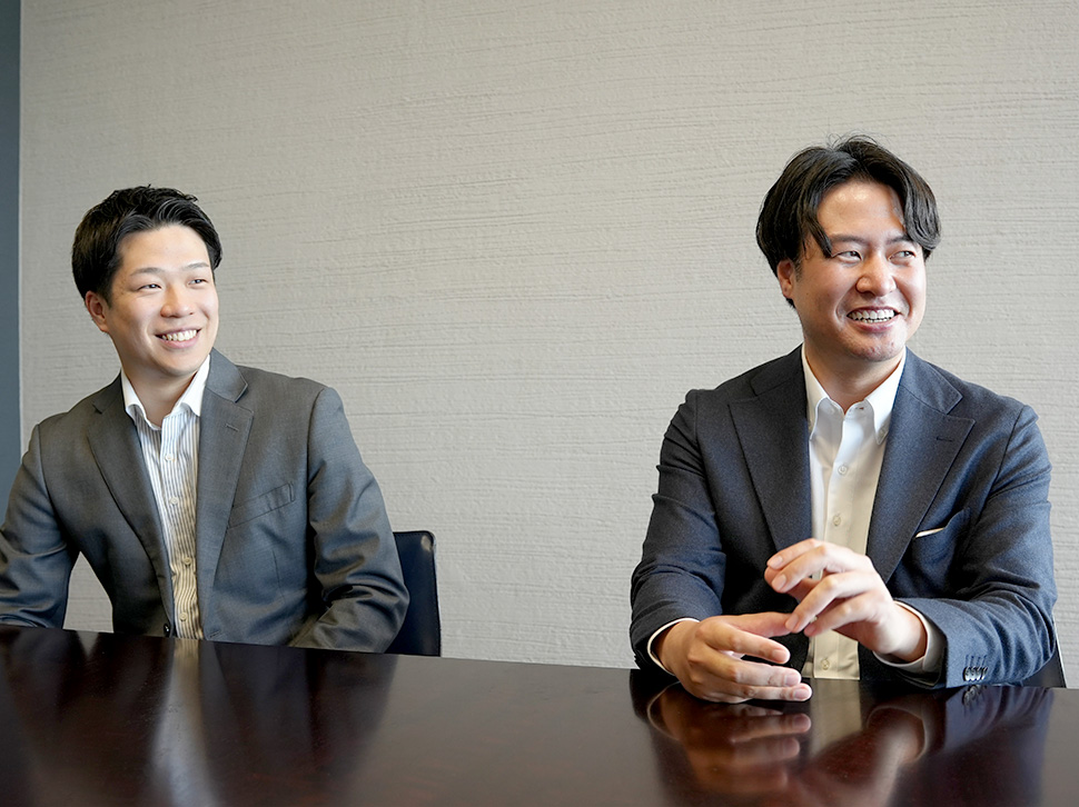 テンワス株式会社 不動産営業部 課長補佐 關根俊太郎氏、テンワス株式会社 財務営業部 係長 澁谷祐介氏