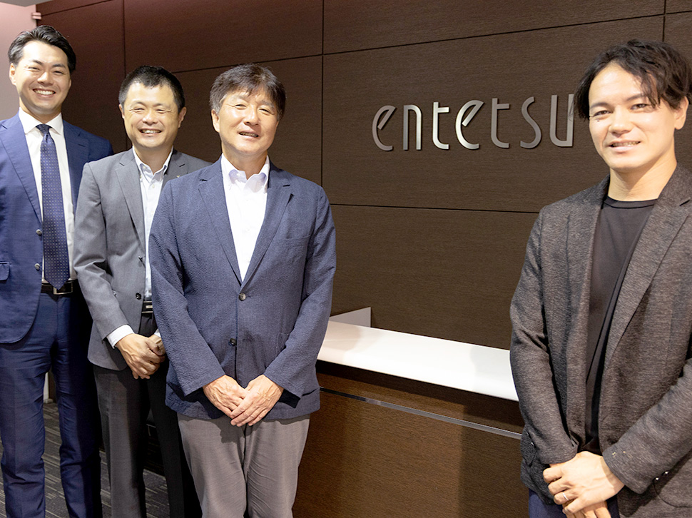 遠州鉄道株式会社 取締役ウェルネス事業本部長 兼 有限会社マインドファミリーコーポレーション 社長 平野 昌利氏、遠州鉄道株式会社 経営企画部次長 磯部 隆一氏、遠州鉄道株式会社 経営企画課主任 千賀 健斗氏、ストライク村上