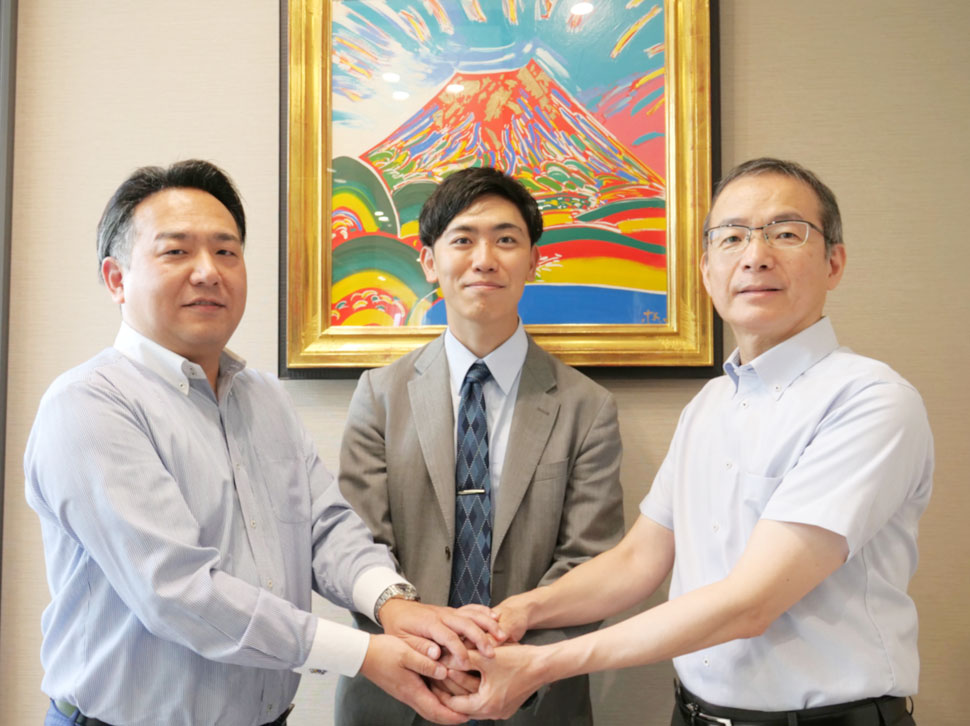 株式会社ソフトサービスホールディングス太田洋之取締役、株式会社テレフォーム桑原良享代表取締役、ストライク松井