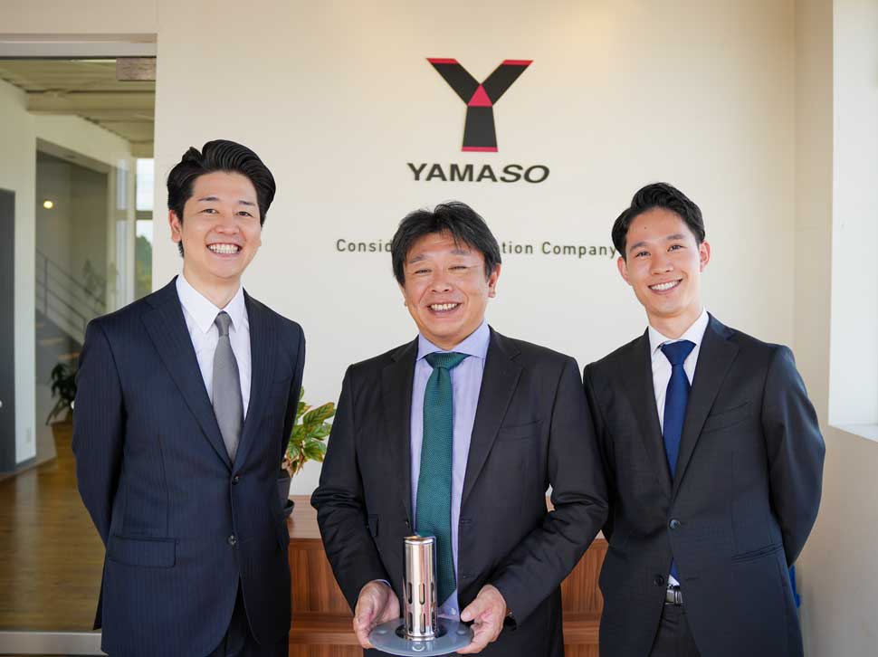 株式会社山装 代表取締役 山田 進弘氏、株式会社ストライク 高木 俊元、森下 優輝