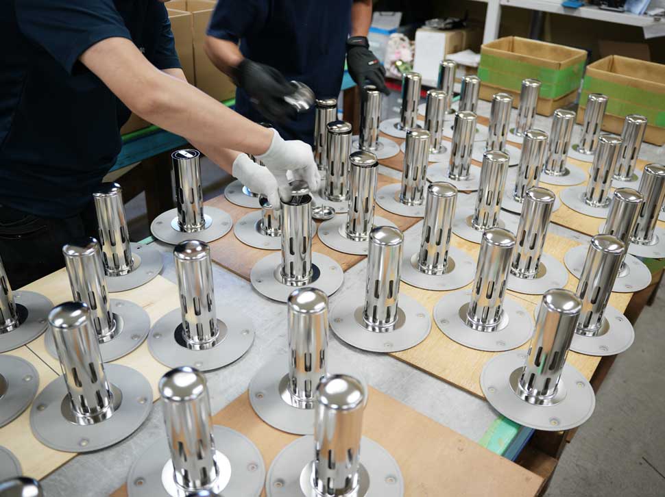 主力製品「ダモ脱気筒」の点検の様子