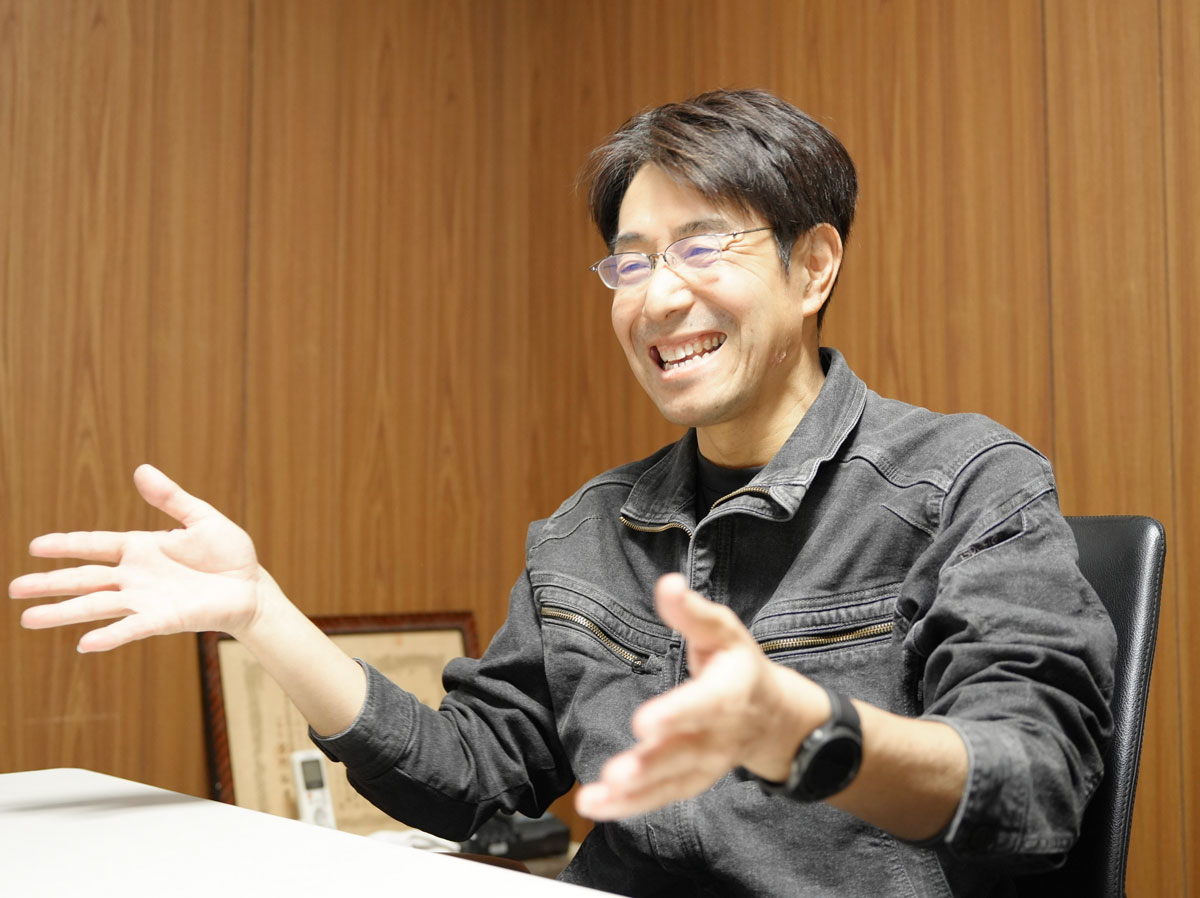 コンサルタントとの思い出を話す石岡氏