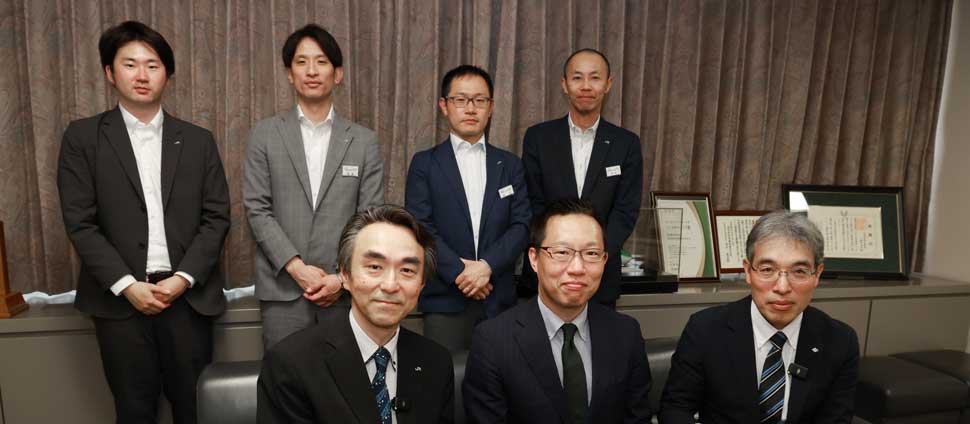 北海道旅客鉄道株式会社 開発事業本部部長 栗山恒幸氏、北海道ジェイ・アール都市開発株式会社 代表取締役社長 横山浩二氏、ストライク中辻