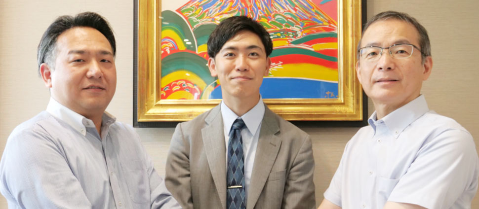 株式会社ソフトサービスホールディングス 取締役 太田洋之氏、株式会社テレフォーム 代表取締役 桑原良享氏、ストライク松井