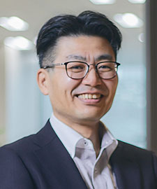 高畠 義紀 氏