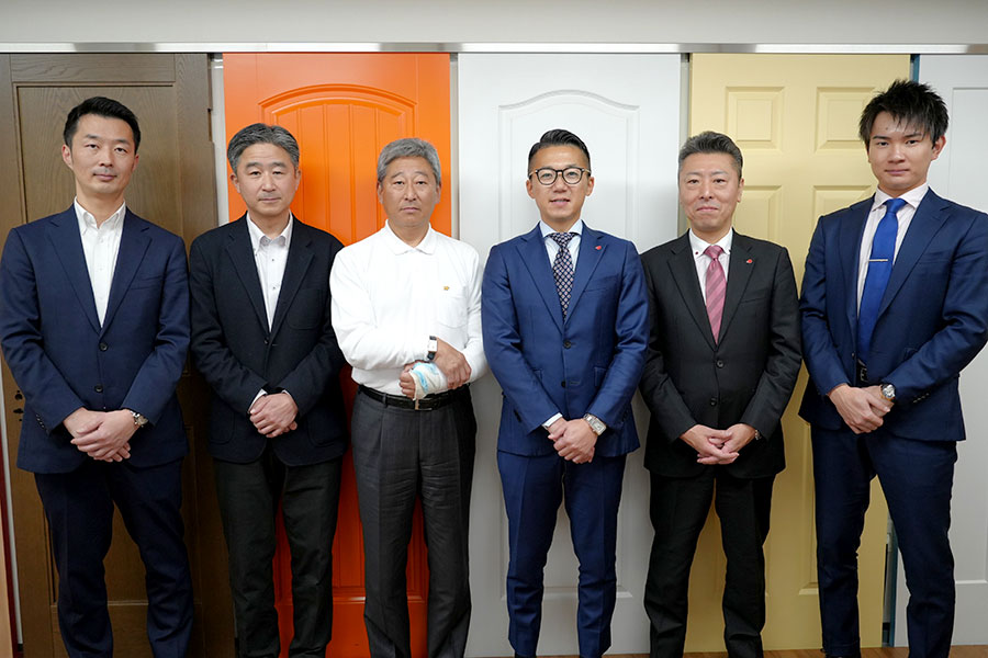 ビィ・エル・シー株式会社 アドバイザー（前代表取締役社長） 上田学氏、ビィ・エル・シー株式会社 取締役 上田整氏、株式会社山大 代表取締役社長 髙橋暢介氏、株式会社山大 取締役 ビィ・エル・シー株式会社 代表取締役社長 阿部竜也氏、ストライク鈴木、ストライク佐々木