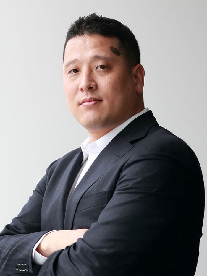 小貫　信比古